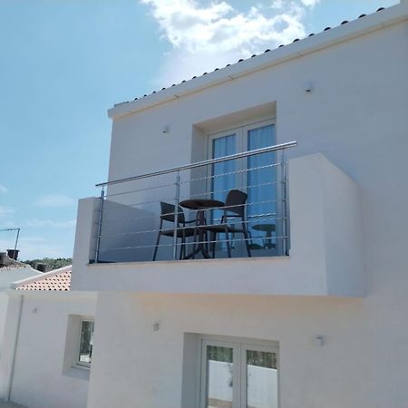 Villa Est San Teodoro  Eksteriør bilde