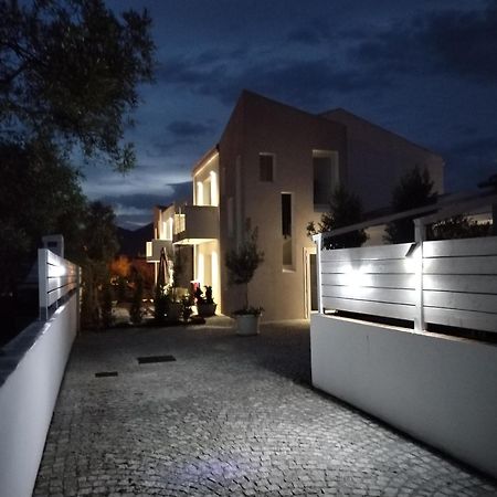 Villa Est San Teodoro  Eksteriør bilde