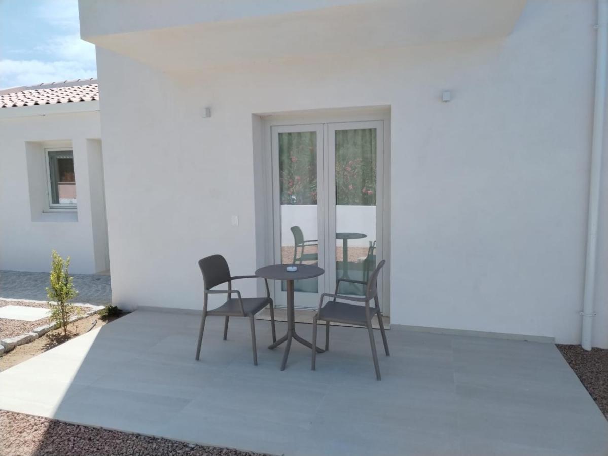 Villa Est San Teodoro  Eksteriør bilde