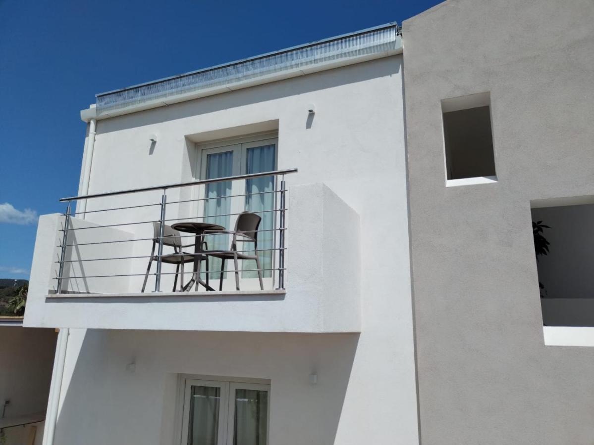 Villa Est San Teodoro  Eksteriør bilde