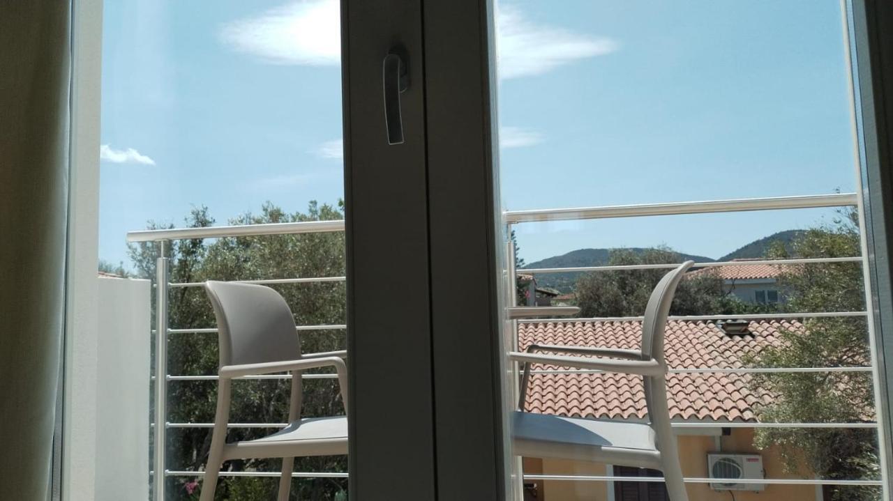 Villa Est San Teodoro  Eksteriør bilde